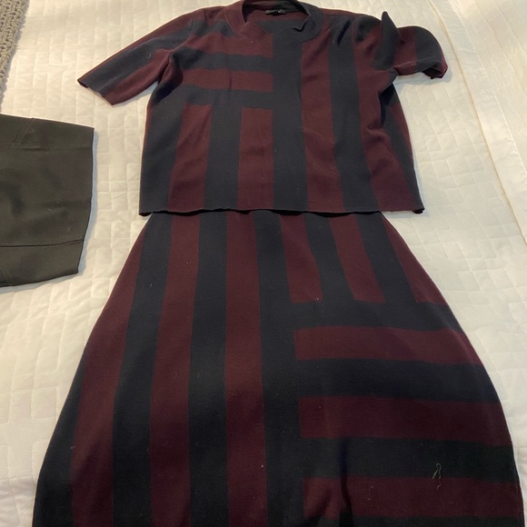 COS Striped matching set in Navy and Burgundy - Picture 2 of 6